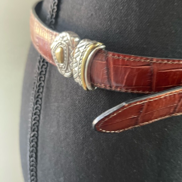 Brighton Alligator Leather Silver Gold
Casual Belt
Size: medium 32 Reversible - Picture 4 of 8